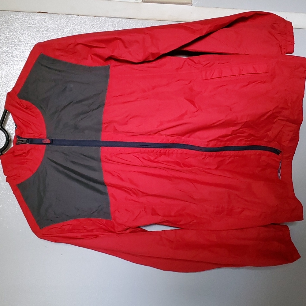 The North Face Red/Grey Dryvent Boys Windbreaker Large